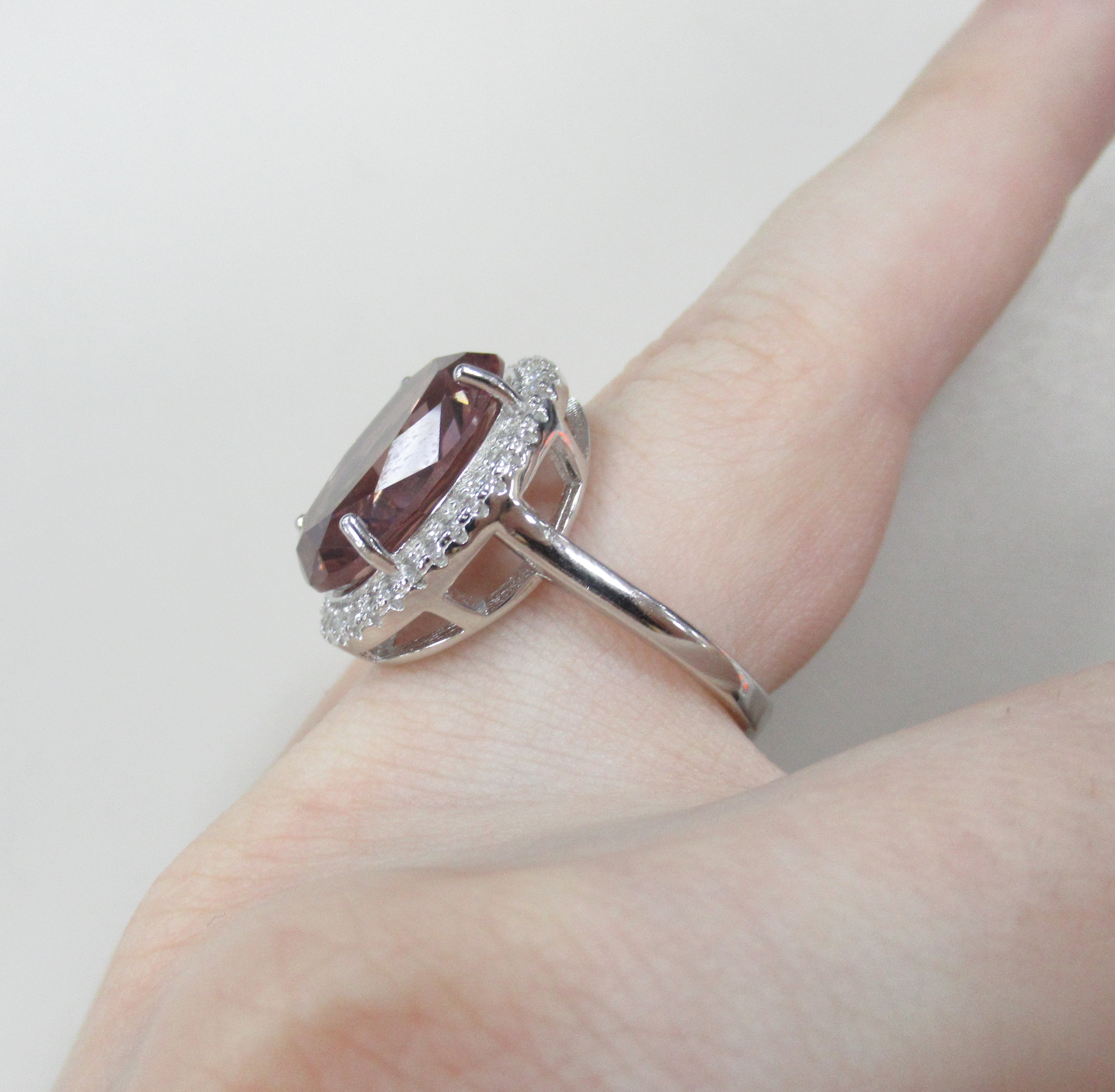 Серебряное кольцо с султанитом